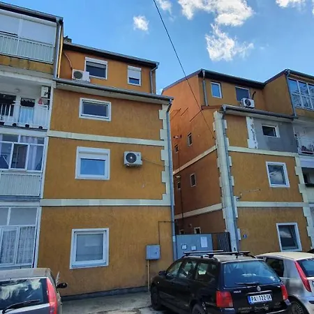 Julija 3 Appartamento Pančevo